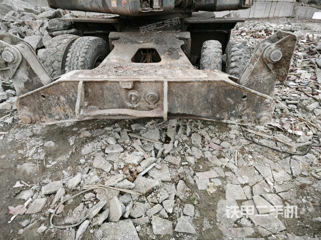 轉盤和下車架正前(工作和回轉裝置) 轉盤和下車架正前(工作和回轉裝置)