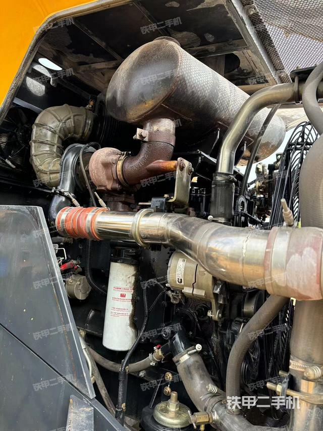 發(fā)動(dòng)機(jī)左側(cè)（整機(jī)外觀及大件）