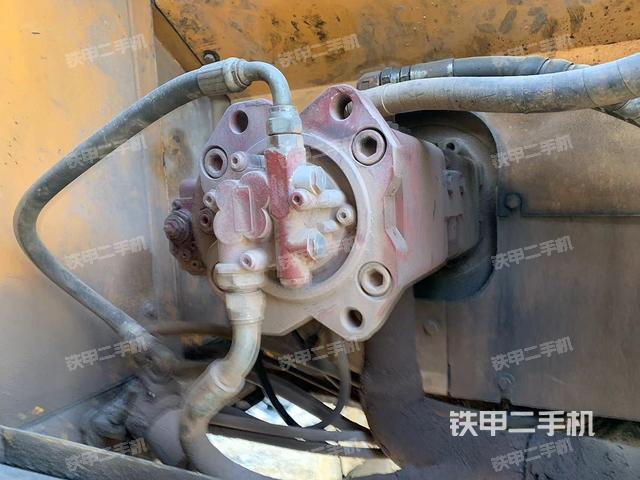 液壓泵艙室正面整體（整機(jī)外觀(guān)）