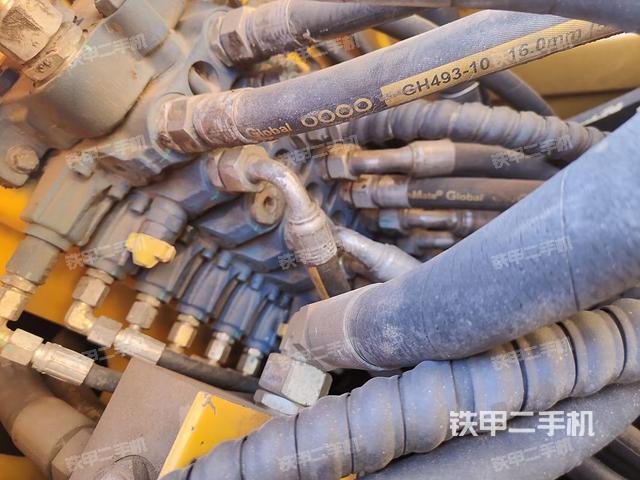 回轉(zhuǎn)馬達(dá)和主控閥(整機(jī)外觀) 回轉(zhuǎn)馬達(dá)和主控閥(整機(jī)外觀)