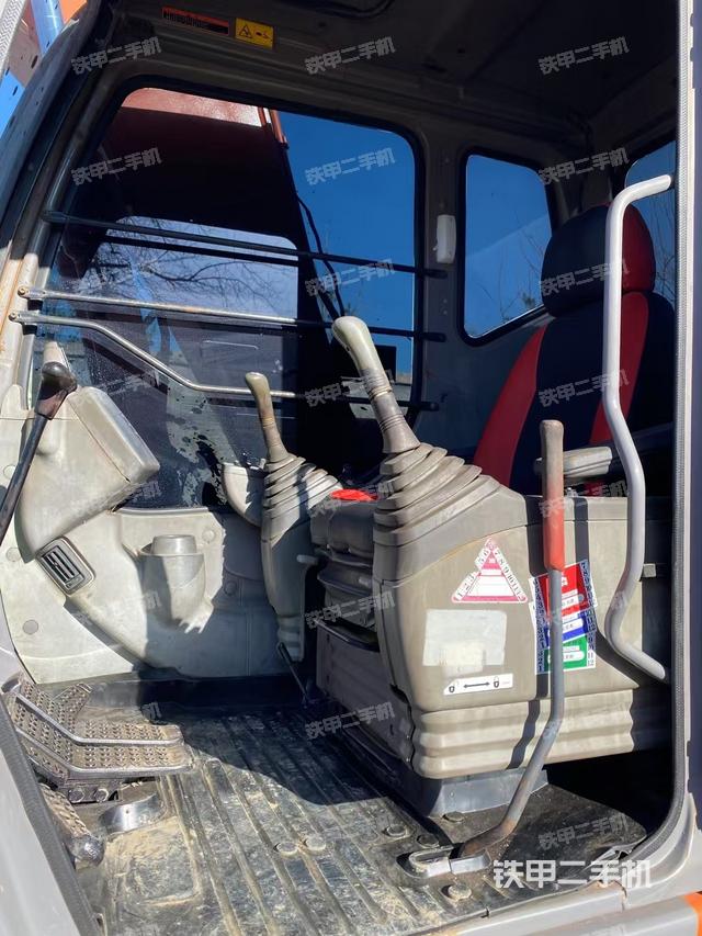 駕駛室整體（整機(jī)外觀）