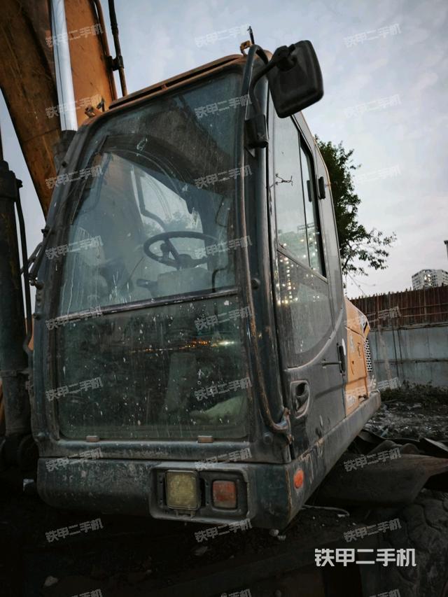 駕駛室左前45度(駕駛室部分) 駕駛室左前45度(駕駛室部分)