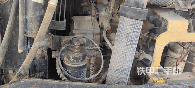 回轉(zhuǎn)馬達(dá)和主控閥（整機(jī)外觀）