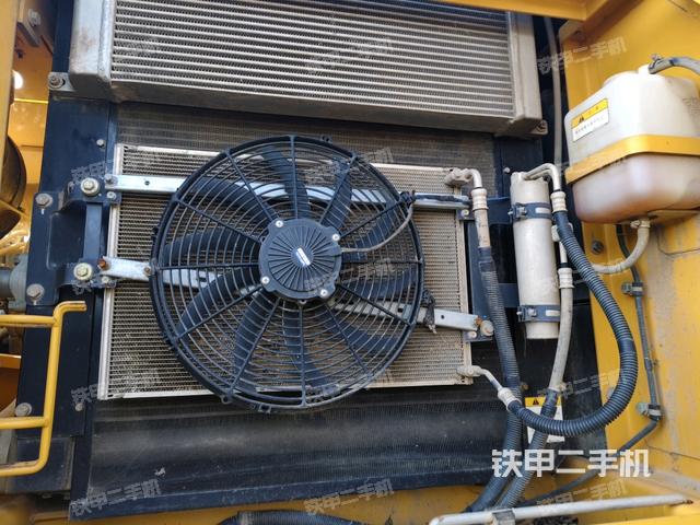 散熱器正面(大件艙室) 散熱器正面(大件艙室)