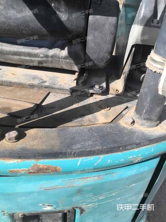 后窗玻璃角標（駕駛室部分）