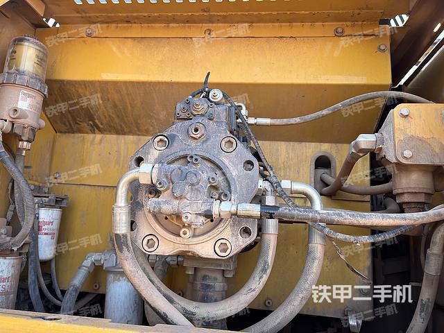 液壓泵艙室正面整體(整機(jī)外觀) 液壓泵艙室正面整體(整機(jī)外觀)