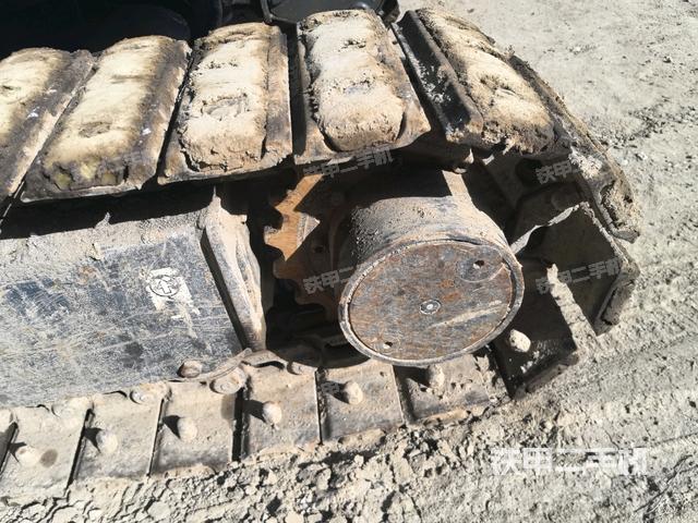 右驅(qū)動輪（行走機構(gòu)）