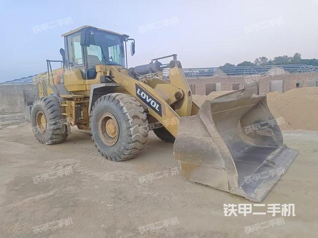 駕駛室工作臺(整機外觀及大件) 駕駛室工作臺(整機外觀及大件)