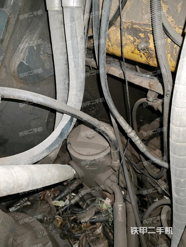 中央回轉接頭特寫(上車部件) 中央回轉接頭特寫(上車部件)