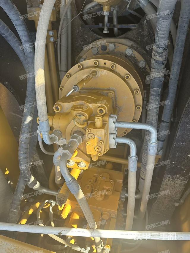 回轉(zhuǎn)馬達和主控閥（整機外觀）