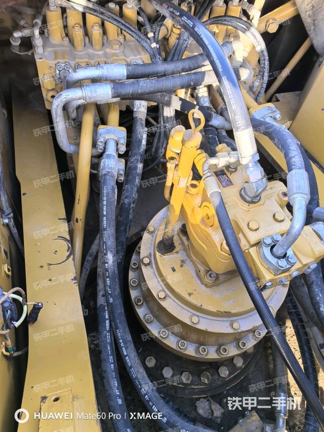 回轉(zhuǎn)馬達(dá)和主控閥（整機(jī)外觀）