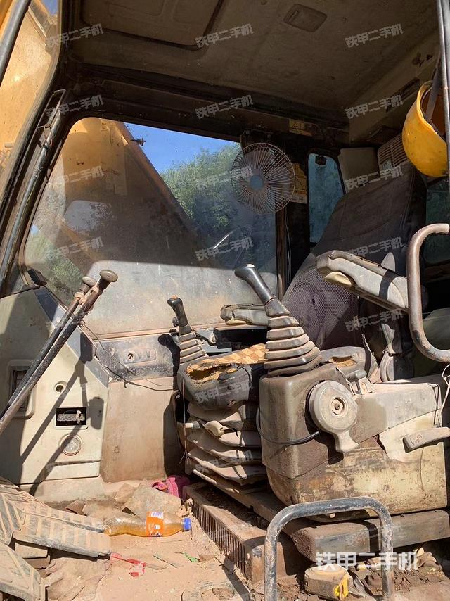 駕駛室整體（整機外觀）