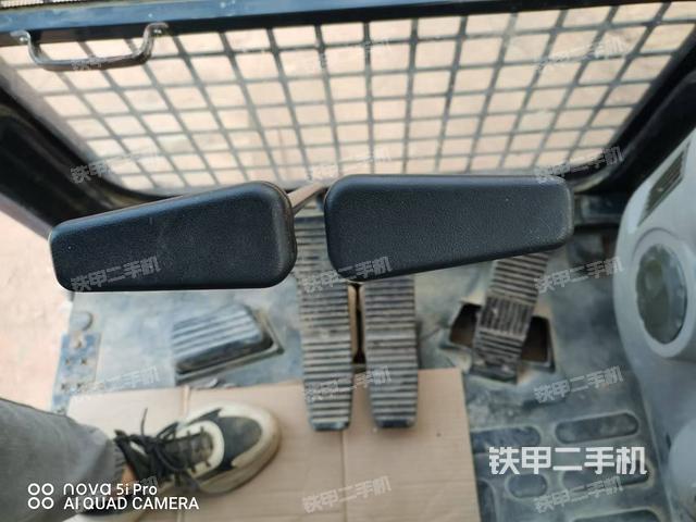 座椅右側(cè)控制臺(tái)/鑰匙門/油門/含右手柄(駕駛室部分) 座椅右側(cè)控制臺(tái)/鑰匙門/油門/含右手柄(駕駛室部分)