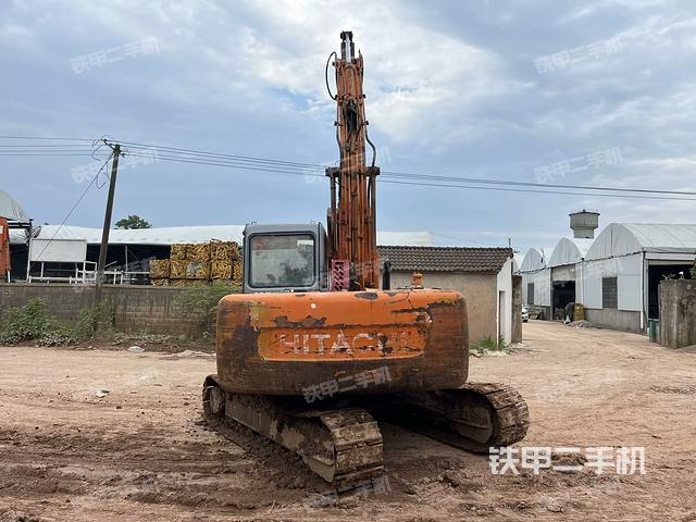 駕駛室頂部(整機(jī)外觀) 駕駛室頂部(整機(jī)外觀)