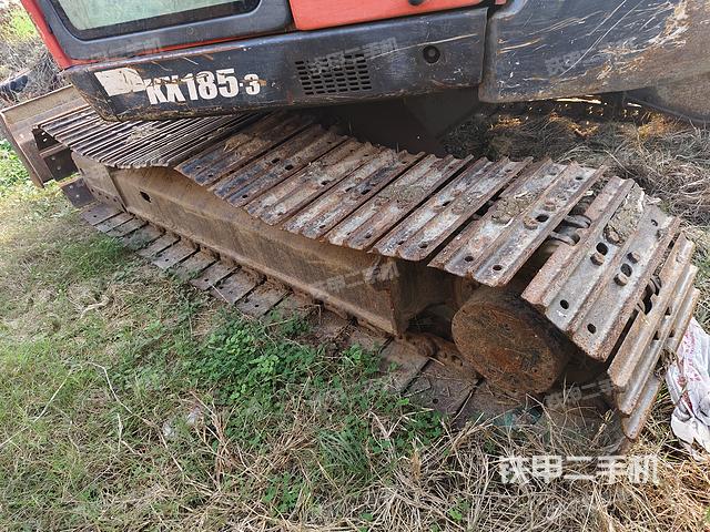 單側(cè)履帶整體(整機(jī)外觀) 單側(cè)履帶整體(整機(jī)外觀)