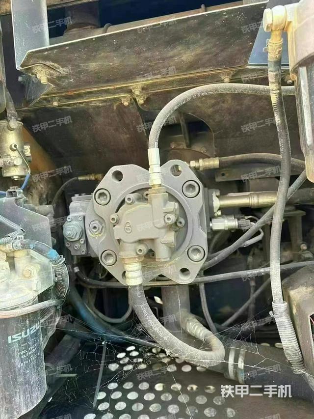 液壓泵艙室正面整體（整機(jī)外觀）