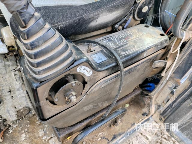 座椅左側(cè)控制臺(tái)/音響/含左手柄（駕駛室部分）