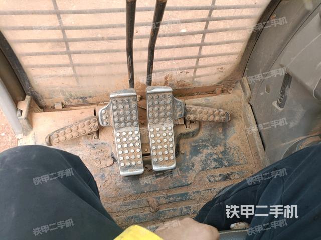 后窗玻璃角標（駕駛室部分）