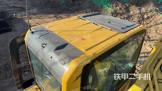 駕駛室頂部（整機外觀）