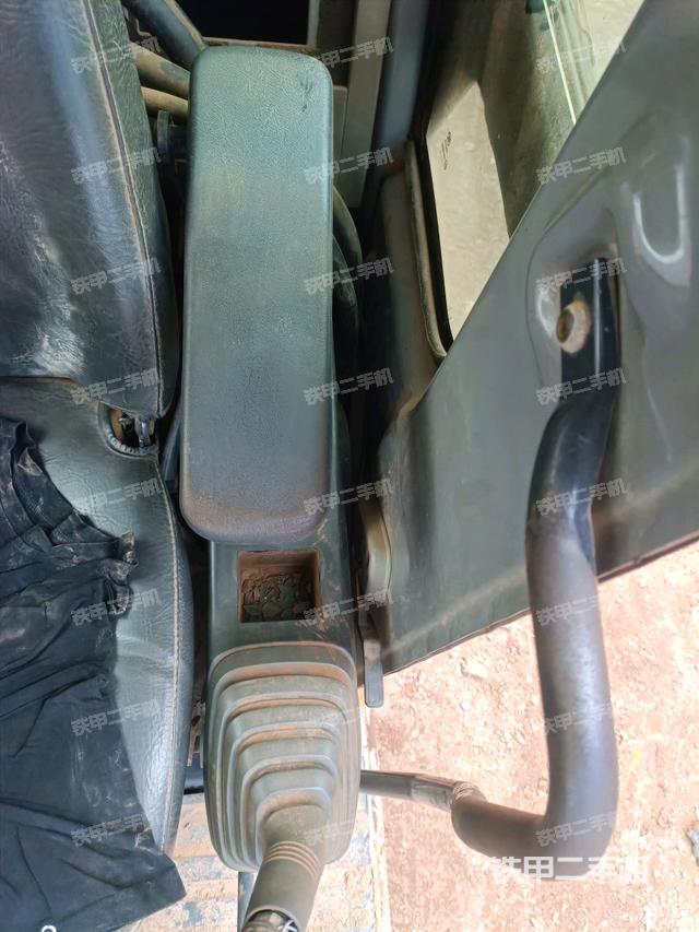 座椅左側控制臺/音響/含左手柄（駕駛室部分）