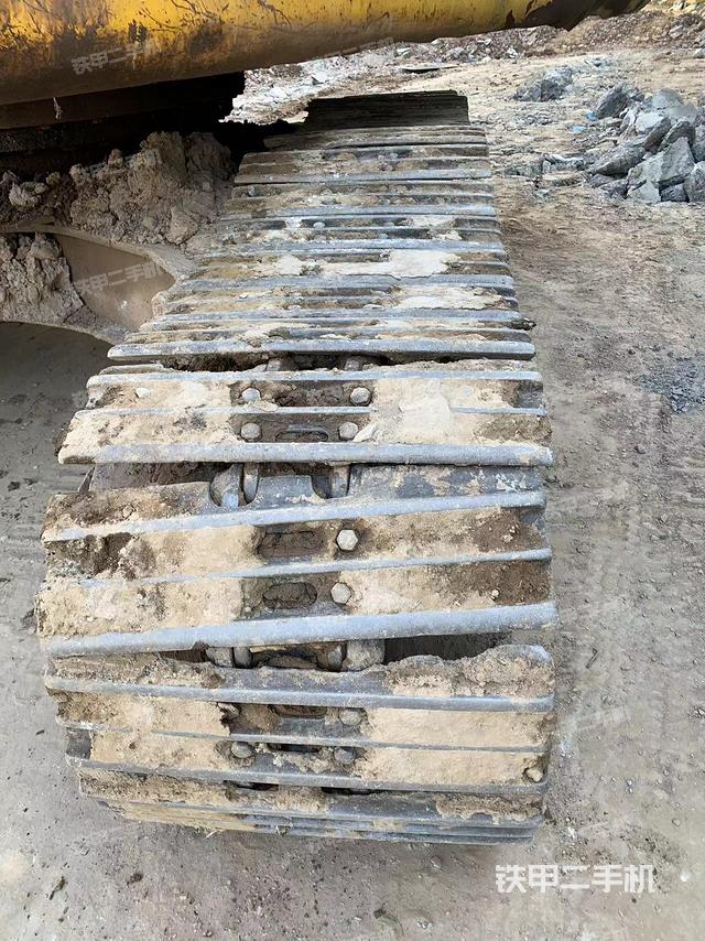 單側(cè)履帶整體（整機(jī)外觀(guān)）