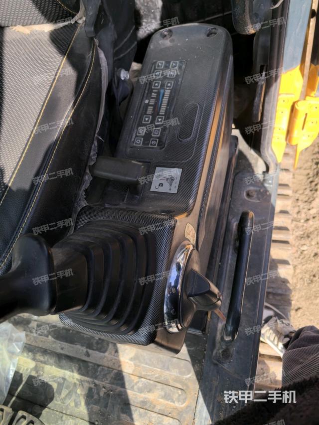 座椅左側(cè)控制臺/音響/含左手柄（駕駛室部分）