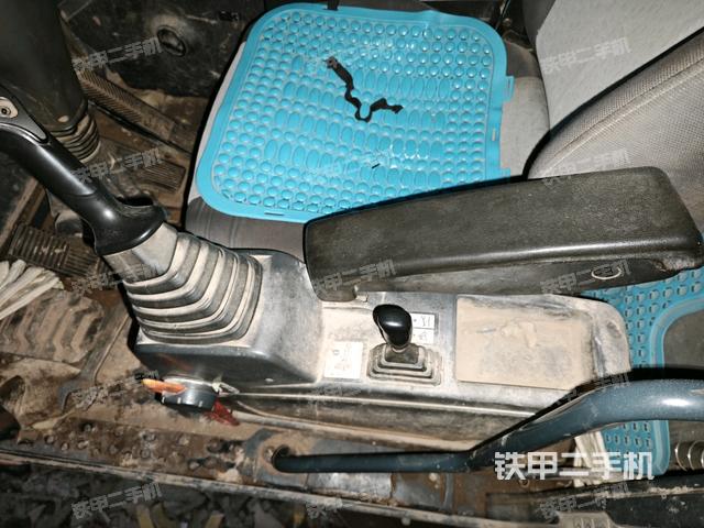 座椅左側控制臺/音響/含左手柄(駕駛室部分) 座椅左側控制臺/音響/含左手柄(駕駛室部分)