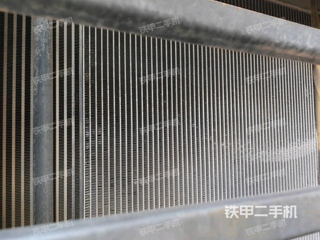 散熱器正面(動力系統(tǒng)) 散熱器正面(動力系統(tǒng))