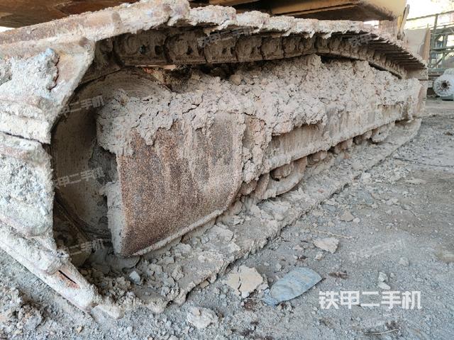 單側(cè)履帶整體(整機(jī)外觀) 單側(cè)履帶整體(整機(jī)外觀)