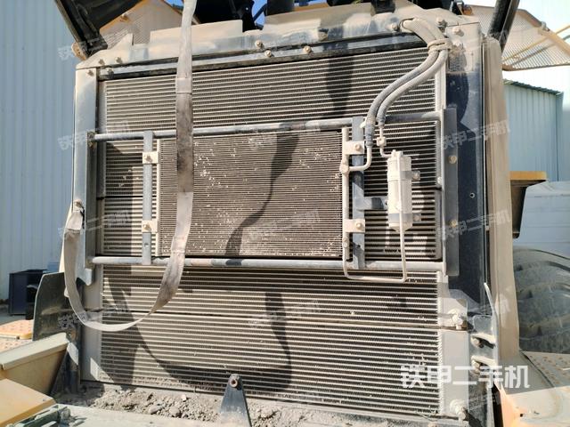 散熱器正面(動力系統(tǒng)) 散熱器正面(動力系統(tǒng))