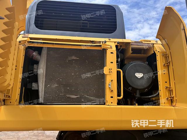 散熱器正面(大件艙室) 散熱器正面(大件艙室)