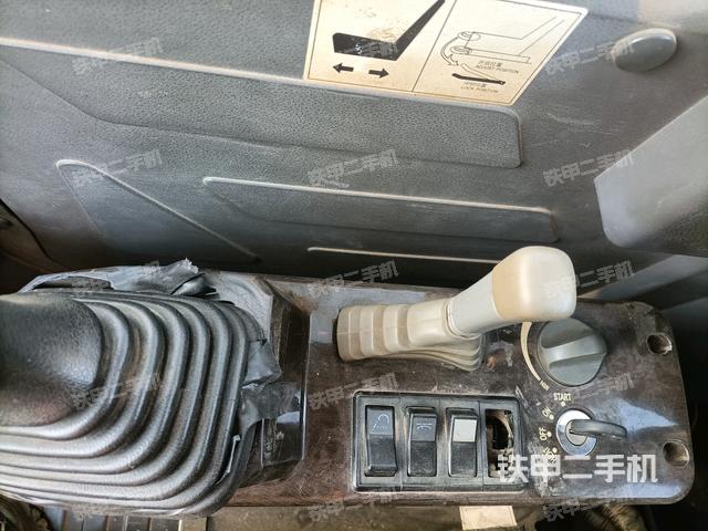 座椅右側(cè)控制臺/鑰匙門/油門/含右手柄（駕駛室部分）