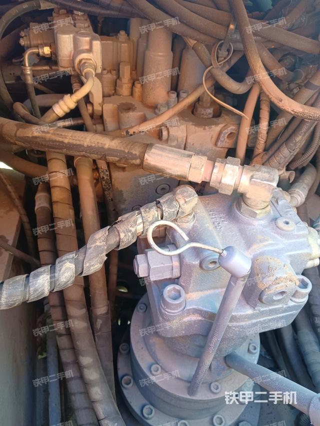 回轉(zhuǎn)馬達和主控閥（整機外觀）