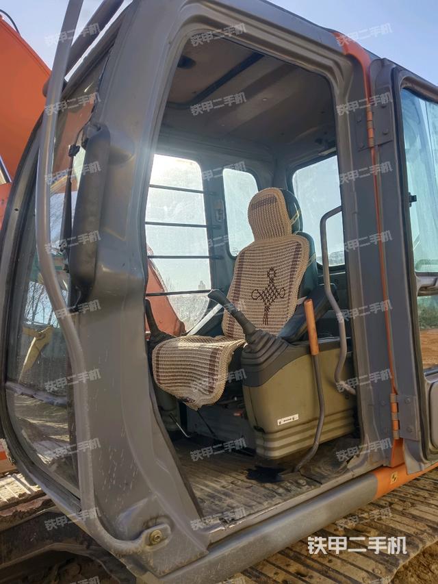 駕駛室整體（整機外觀）