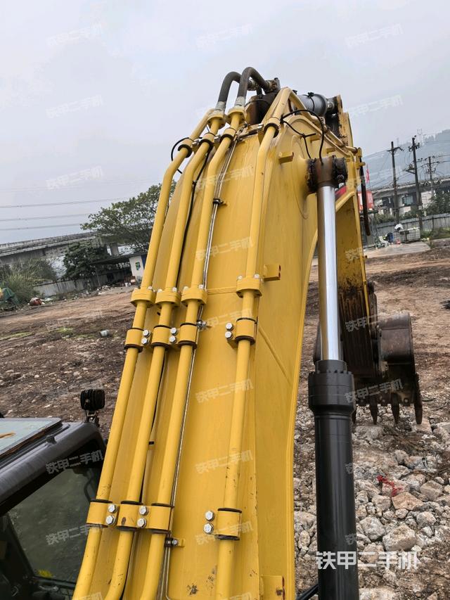 大臂背部俯視（工作和回轉(zhuǎn)裝置）