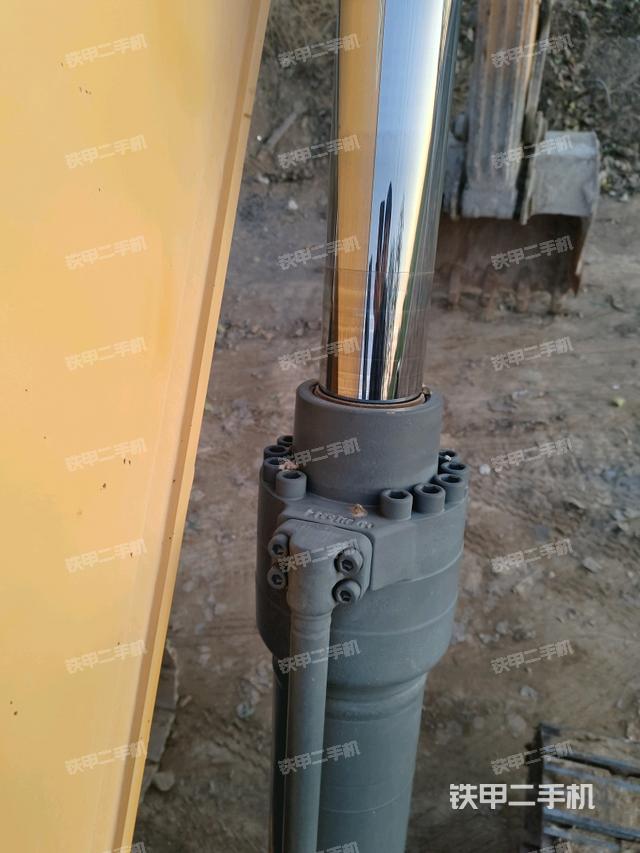 大臂油缸整體?豎拍（工作和回轉(zhuǎn)裝置）