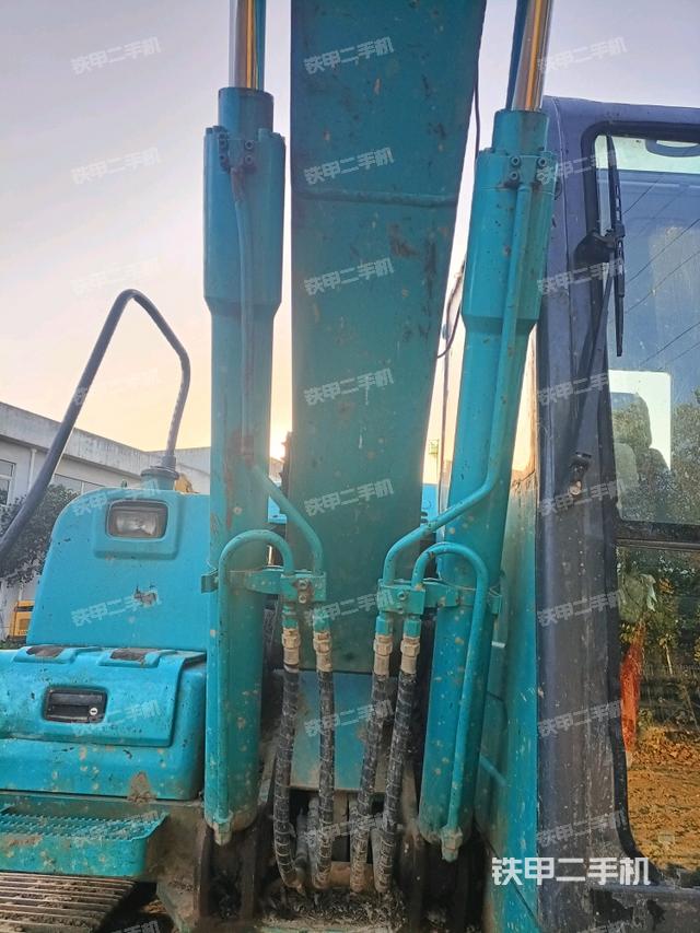 大臂根部?斜（工作和回轉(zhuǎn)裝置）