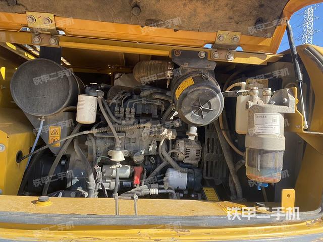 發(fā)動(dòng)機(jī)室（上車部件）