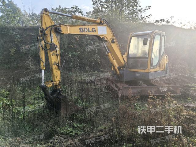 山东临工LG660挖掘机的设备实拍-第2张实拍照片