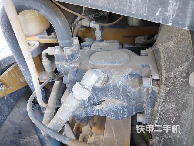液壓泵艙室正面整體(整機(jī)外觀) 液壓泵艙室正面整體(整機(jī)外觀)