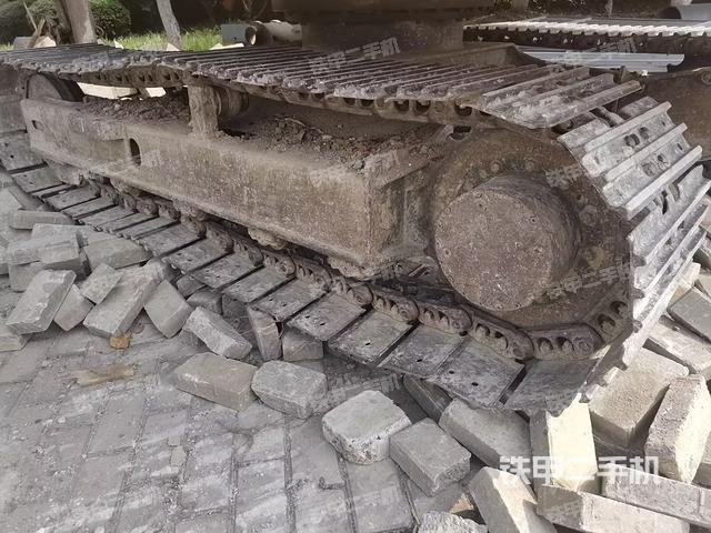單側(cè)履帶整體(整機(jī)外觀) 單側(cè)履帶整體(整機(jī)外觀)