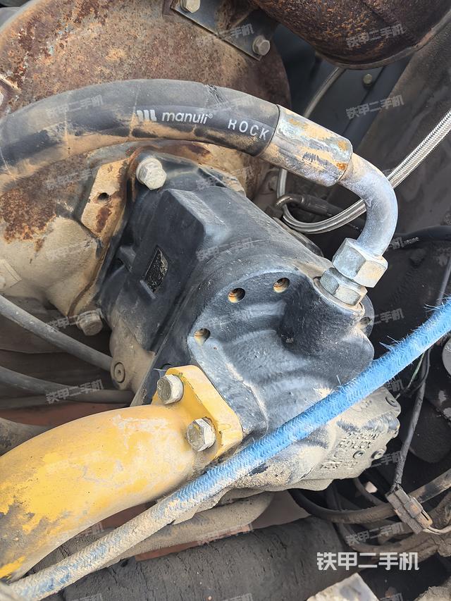 液壓泵艙室正面整體(整機外觀) 液壓泵艙室正面整體(整機外觀)