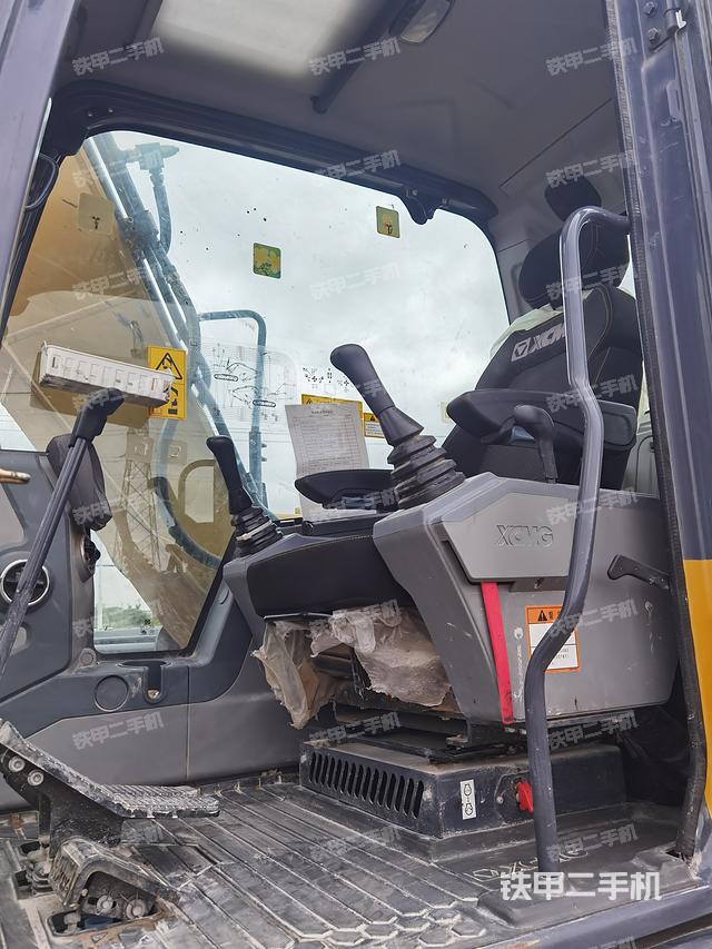 駕駛室整體（整機外觀）