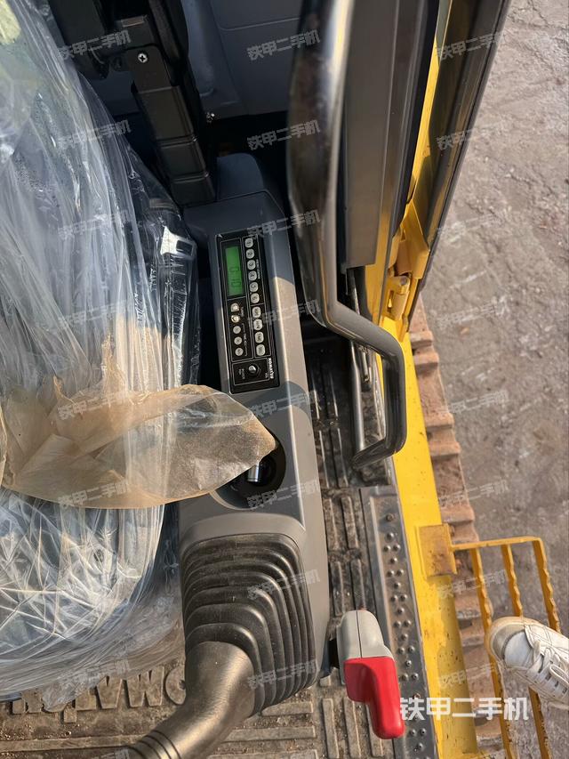 座椅左側控制臺/音響/含左手柄（駕駛室部分）