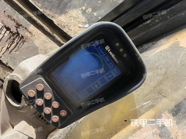 座椅右側(cè)控制臺(tái)/鑰匙門/油門/含右手柄（駕駛室部分）