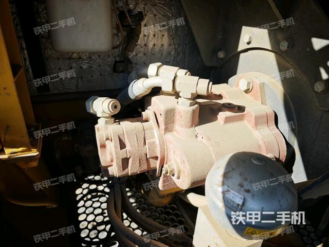 液壓泵艙室正面整體(整機外觀) 液壓泵艙室正面整體(整機外觀)