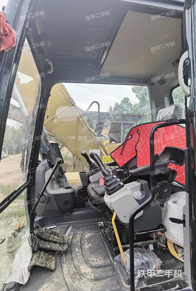 駕駛室整體（整機外觀）