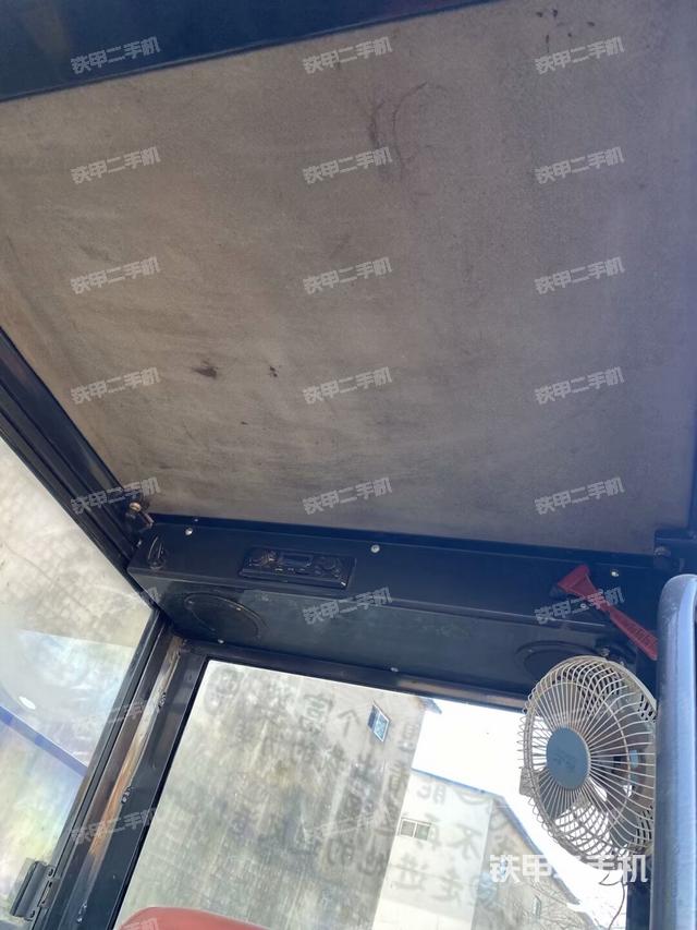 駕駛室頂部（整機外觀）