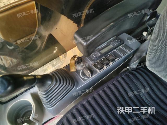 座椅右側(cè)控制臺/鑰匙門/油門/含右手柄（駕駛室部分）