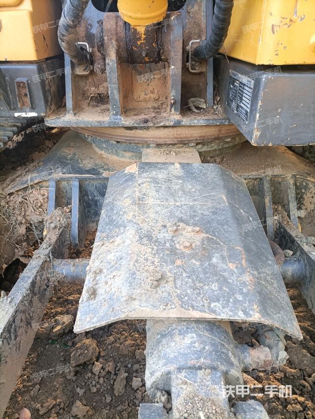 轉(zhuǎn)盤和下車架正前（工作和回轉(zhuǎn)裝置）